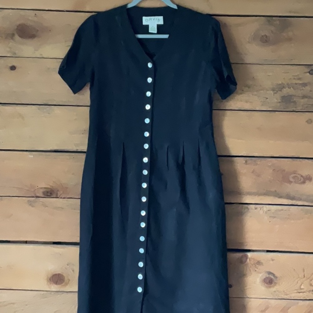 Orvis Black Pleated Sheath Dress with Notched Collar